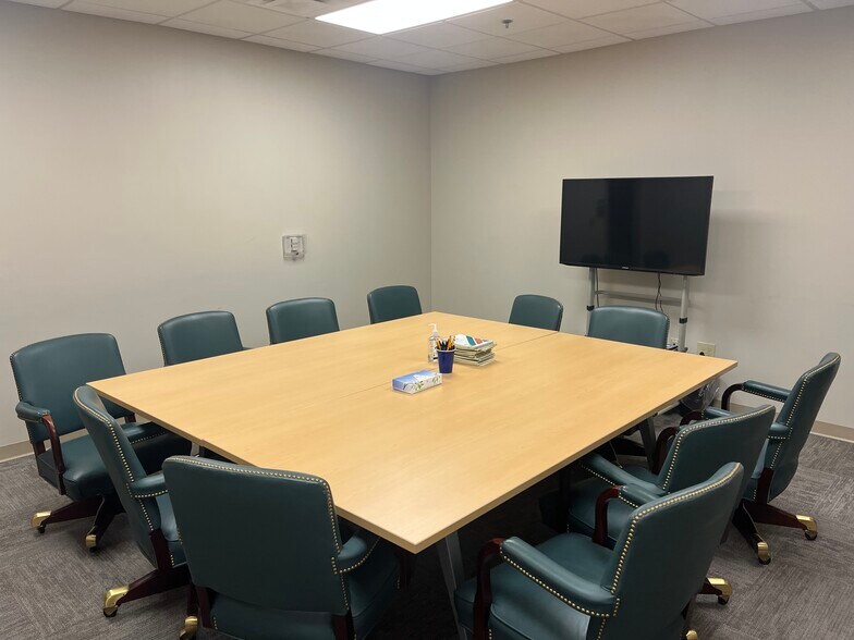 More Photos Of 8 Southern Oaks Ct, Savannah Office For Lease