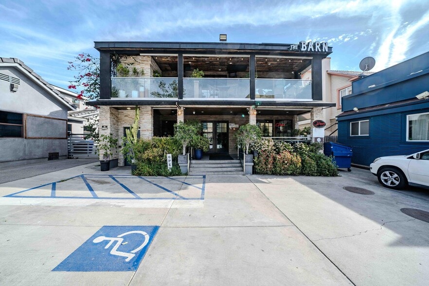 More Photos Of 228 S Oxford Ave, Los Angeles Restaurant For Sale