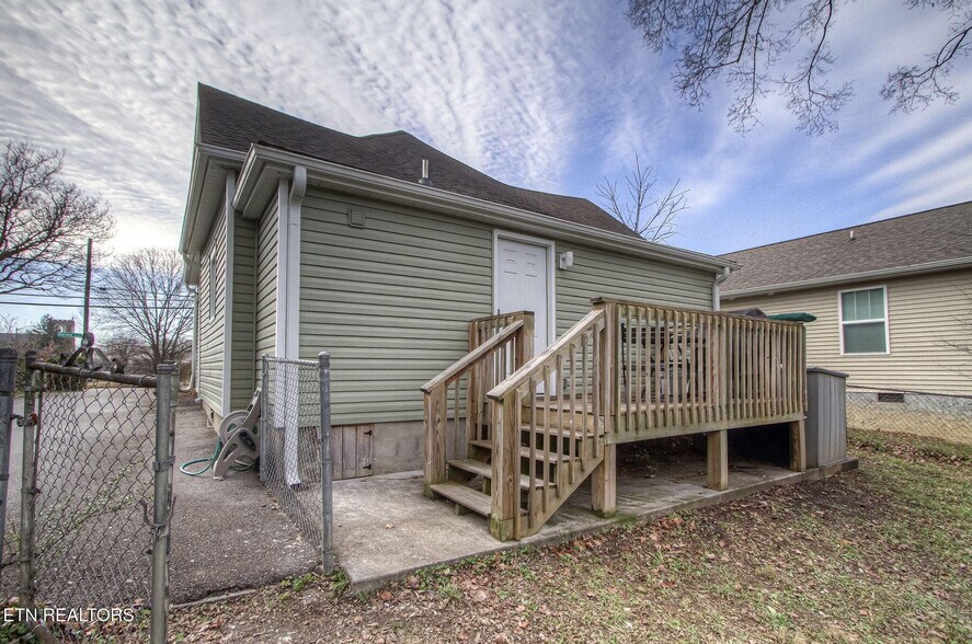 More Photos Of 2502 Harvey St, Knoxville Multifamily For Sale