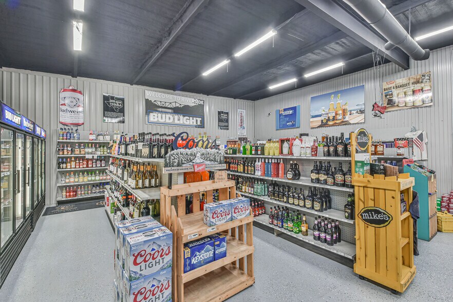 More Photos Of 3762 Highway 19, Riverside General Retail For Lease