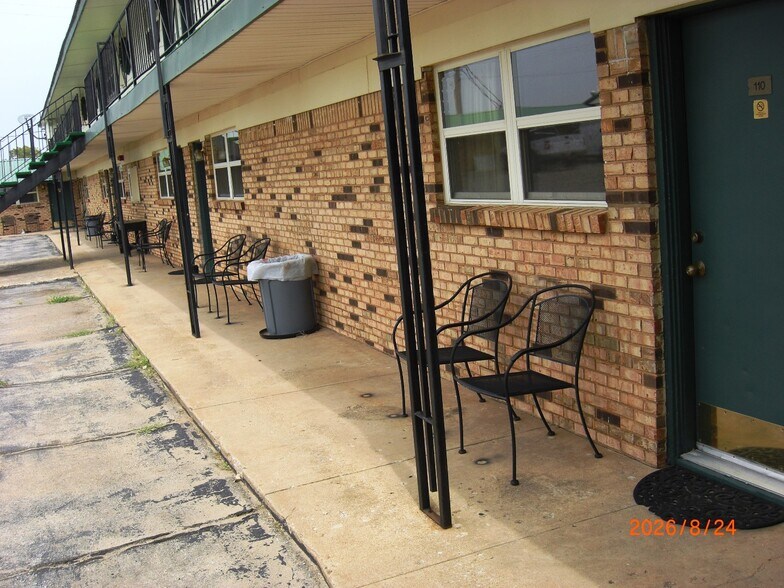 More Photos Of 1720 S Grand Ave, Cherokee Hotel For Sale