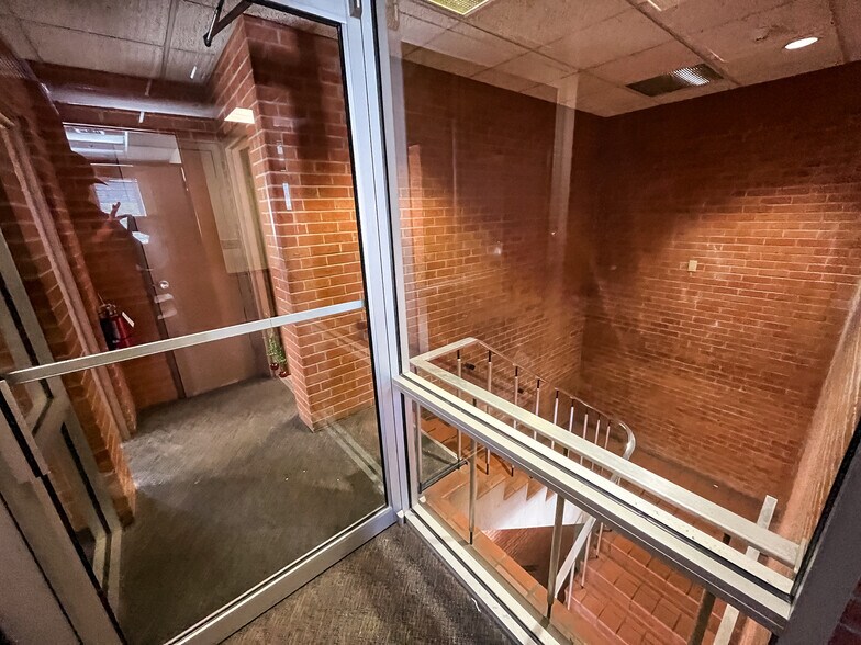 More Photos Of 6631 E Kellogg Dr, Wichita Office For Sale