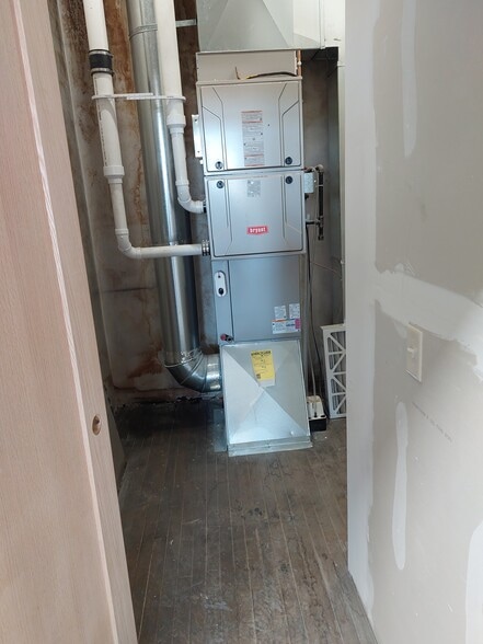 More Photos Of 207-211 E Main St, Watertown Office For Lease