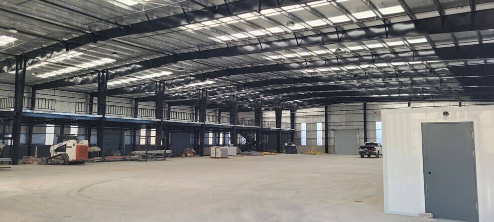 More Photos Of 19529 Democracy St, Groveland Industrial For Lease