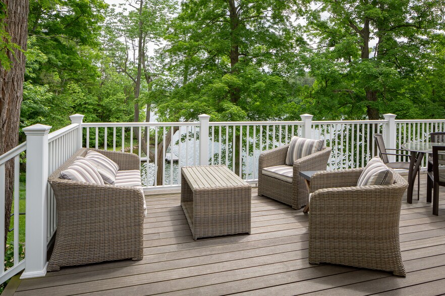 More Photos Of 615 Laurel St, Lee Hospitality For Sale