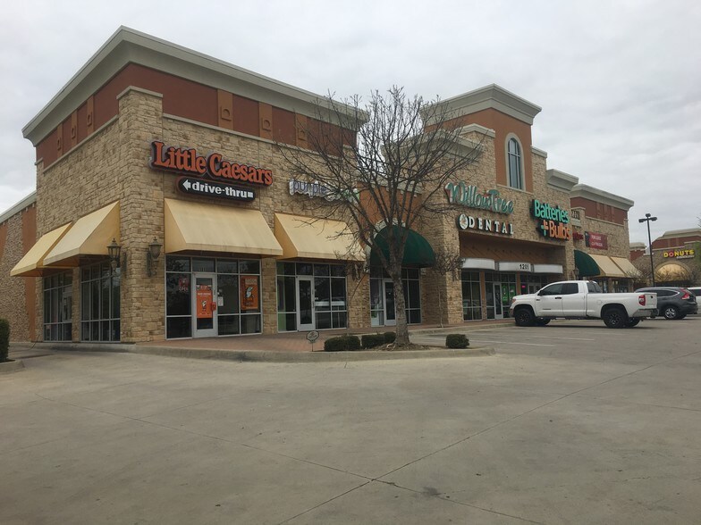 More Photos Of 1205 E Debbie Ln, Mansfield Freestanding For Lease