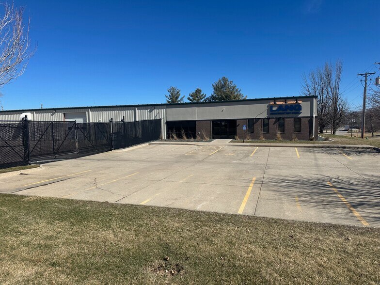 More Photos Of 1915 SE 41st St, Grimes Warehouse For Lease