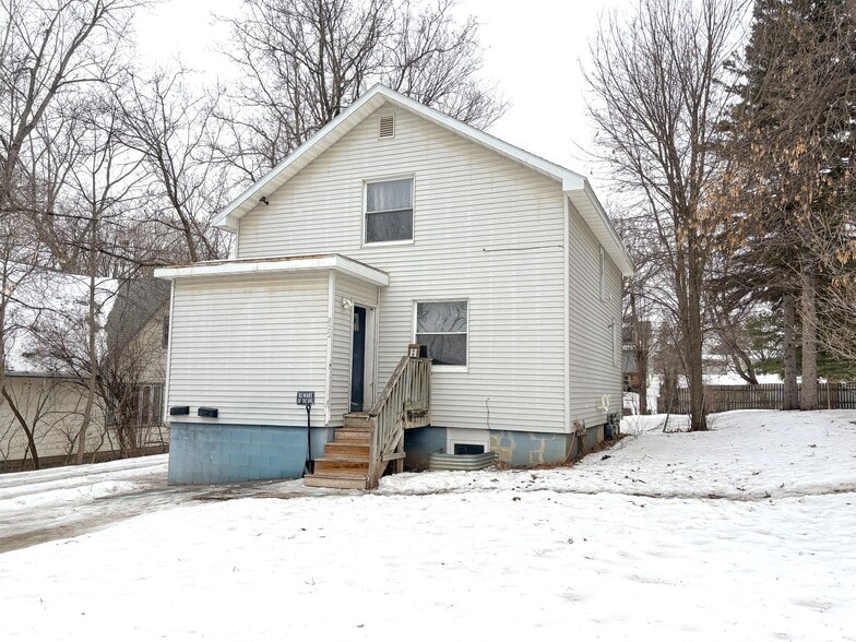 Primary Photo Of 822 W Maple Ave, Fergus Falls Multifamily For Sale
