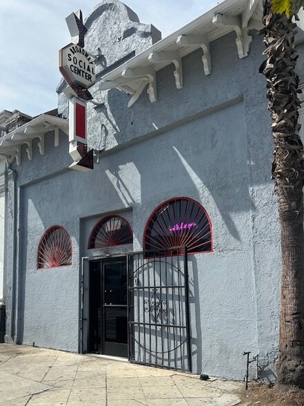 More Photos Of 2205 N Broadway, Los Angeles Bar For Sale