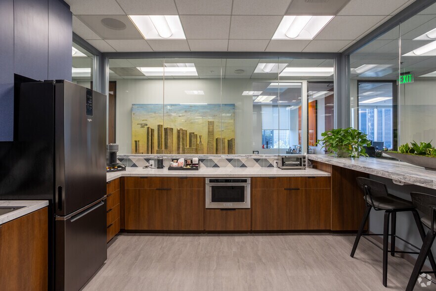 More Photos Of 1880 Century Park E, Los Angeles Office For Lease