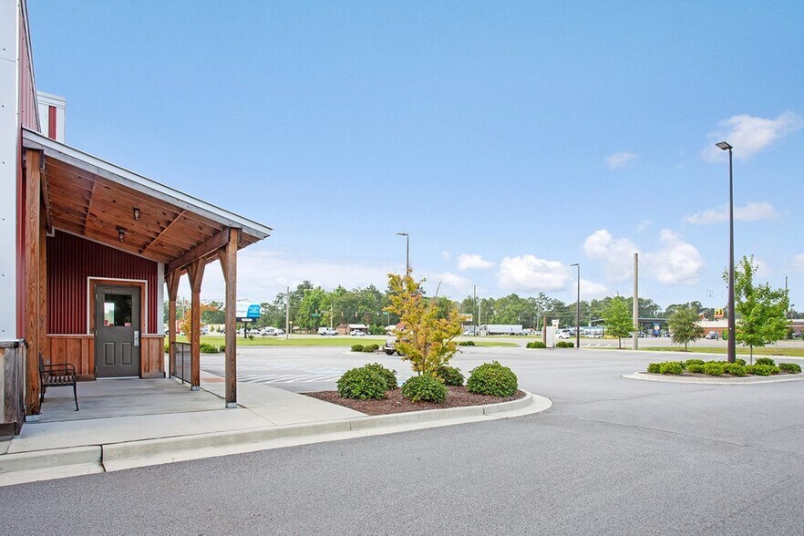 More Photos Of 762 Veterans Pky, Hinesville Restaurant For Sale