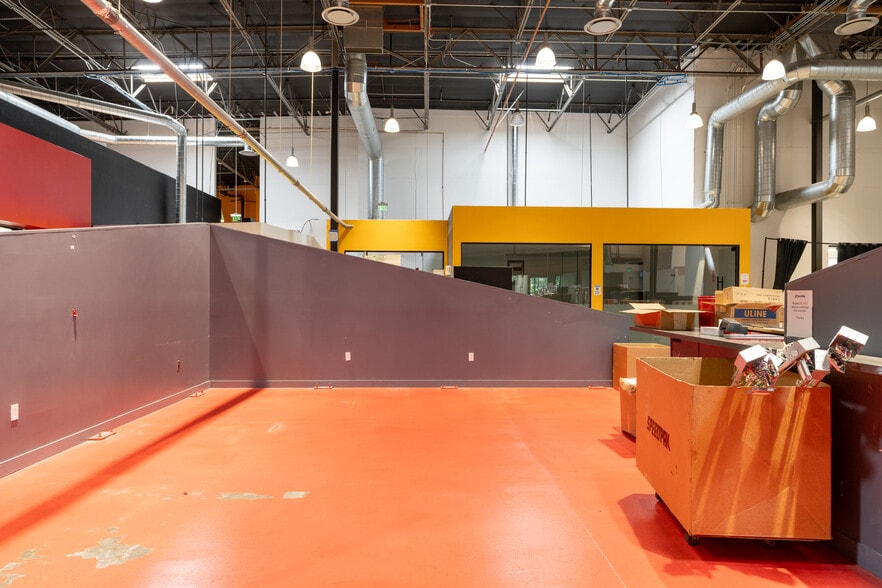 More Photos Of 2710 Media Center Dr, Los Angeles Research And Development For Lease