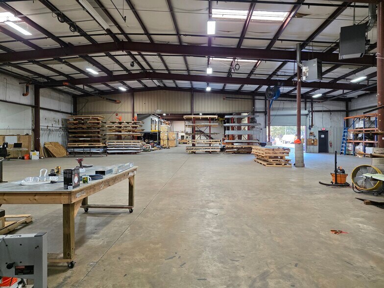 More Photos Of 318 Bell Park Dr, Woodstock Distribution For Lease