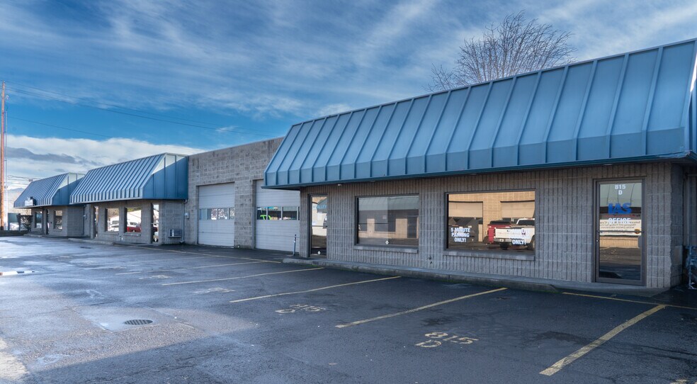 Primary Photo Of 815-817 N Central Ave, Medford Storefront For Lease