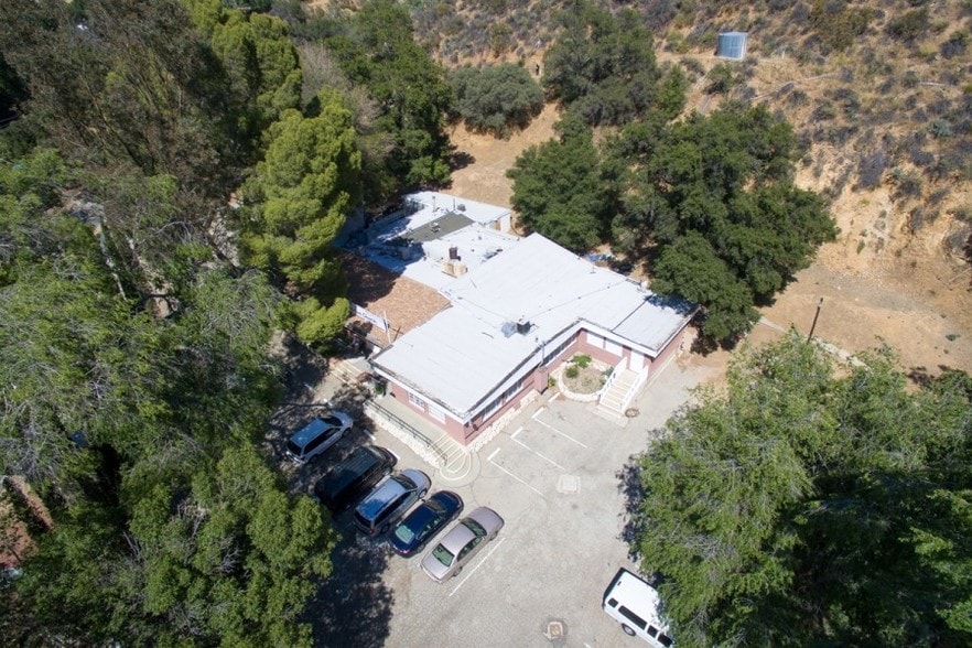More Photos Of 13136 Sierra Hwy, Santa Clarita Specialty For Sale