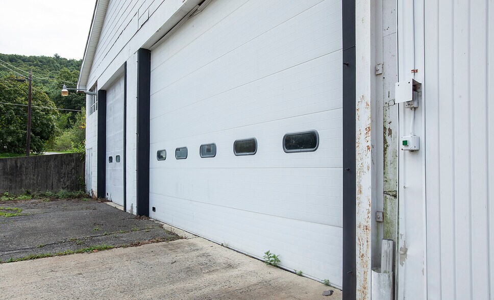 More Photos Of 164 Seneca Rd, Lehighton Warehouse For Lease