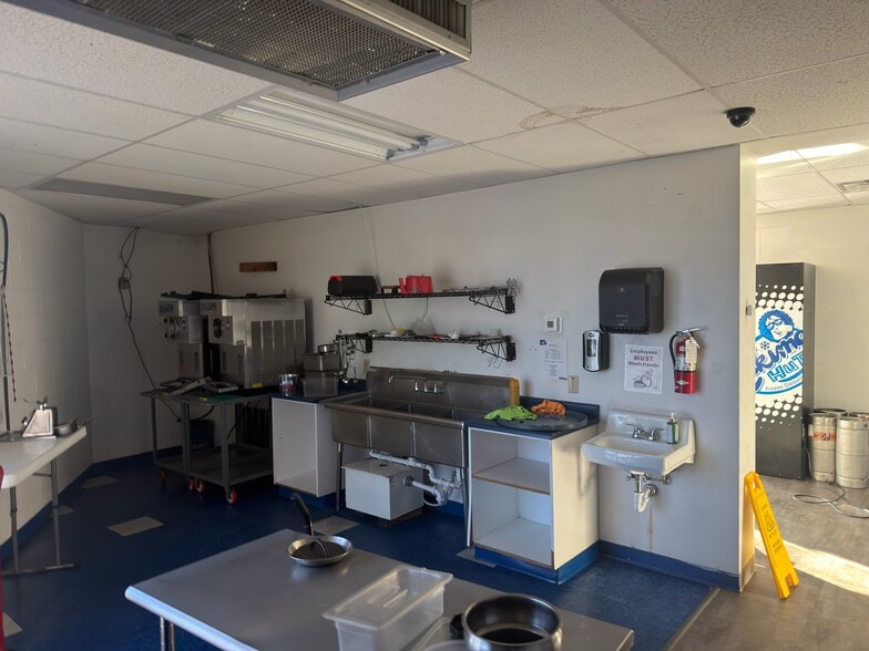 More Photos Of 333 W Beauregard Ave, San Angelo General Retail For Lease
