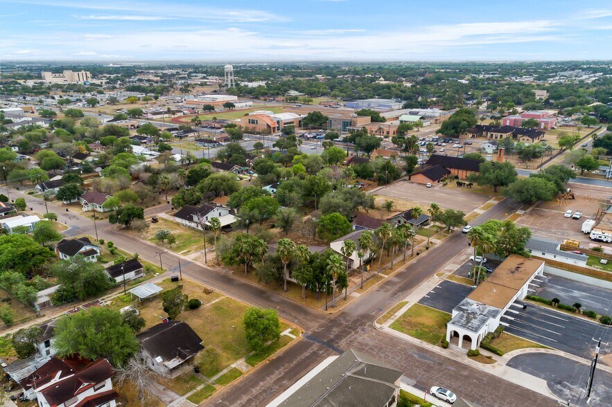 More Photos Of 503 S Illinois Ave, Weslaco Flex For Lease