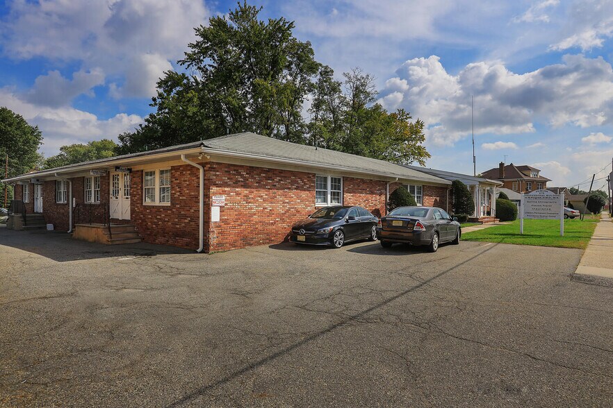 More Photos Of 676 Amboy Ave, Woodbridge Medical For Lease