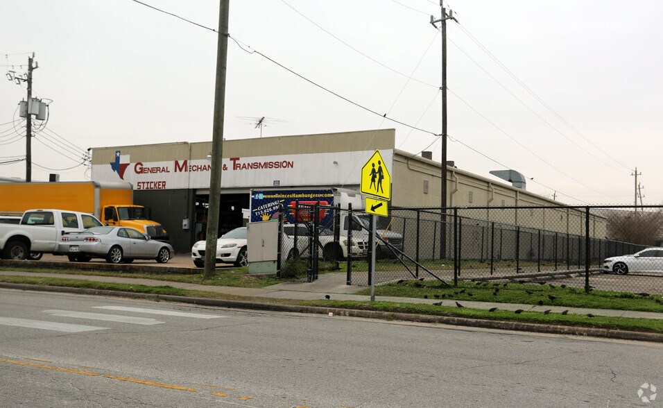 Primary Photo Of 5521 Glenmont Dr, Houston Warehouse For Lease