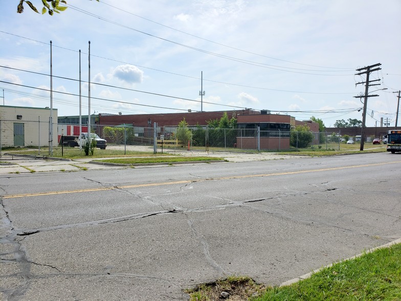 More Photos Of 14707 Dexter Ave, Detroit Warehouse For Sale