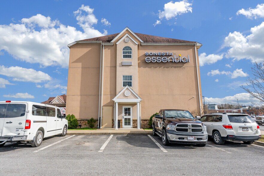 More Photos Of 20 Southland Dr, Fairmont Hotel For Sale