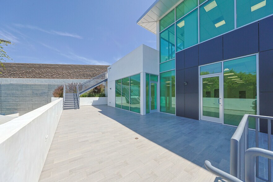 More Photos Of 11259 Washington Blvd, Culver City Office For Sale