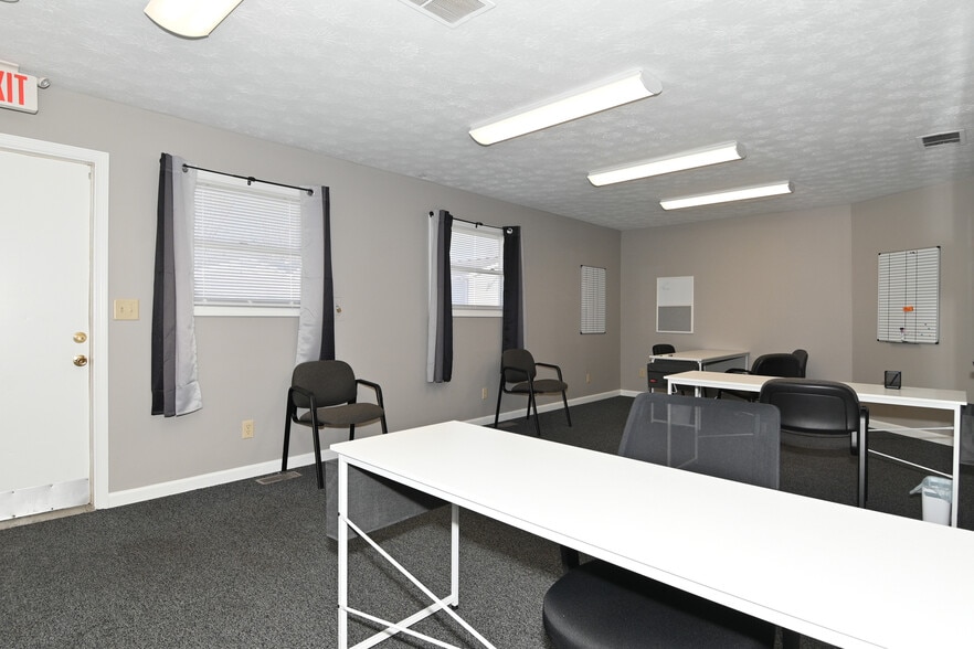 More Photos Of 1030 E Morgan St, Martinsville Office For Sale