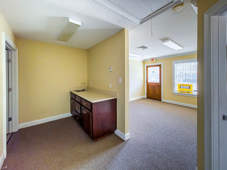 More Photos Of 415 Cowart Ave, Valdosta Office For Sale