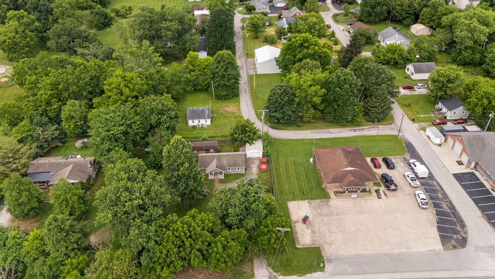 More Photos Of 305 S Ferguson St, Henryville General Retail For Sale