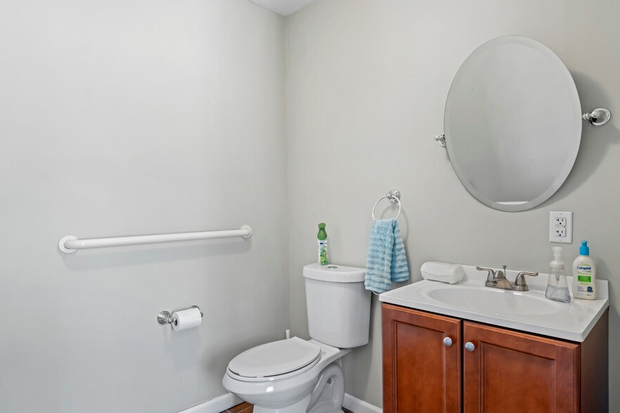 More Photos Of 4235 Chain Bridge Rd, Fairfax Office For Sale