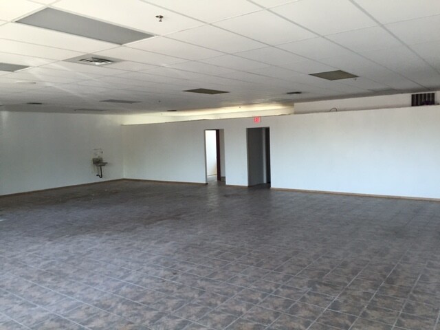 More Photos Of 5601 W Clearwater Ave, Kennewick General Retail For Lease