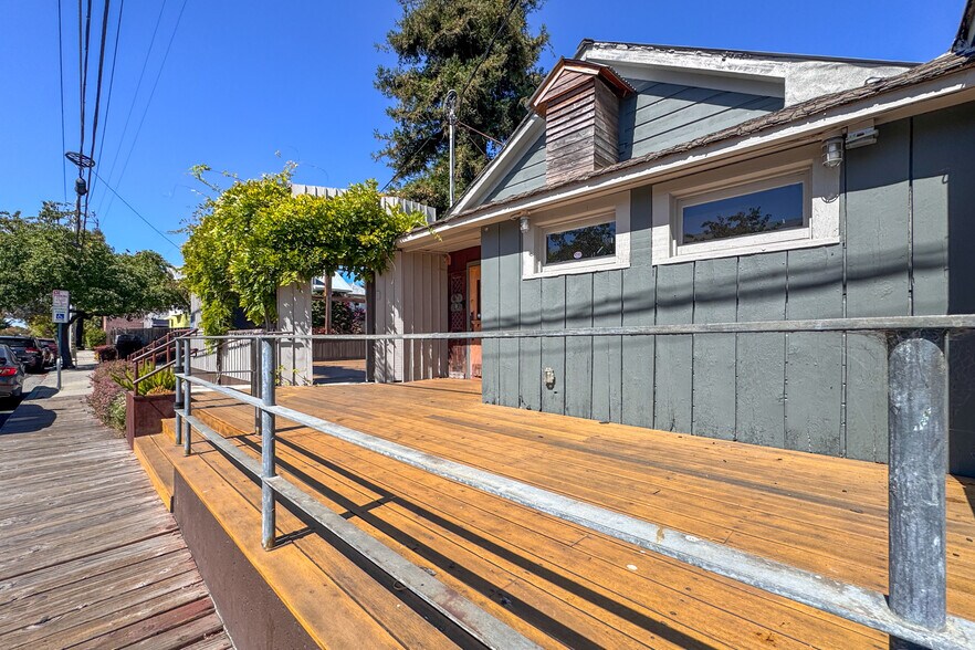 Primary Photo Of 5862-5872 Doyle St, Emeryville Restaurant For Sale