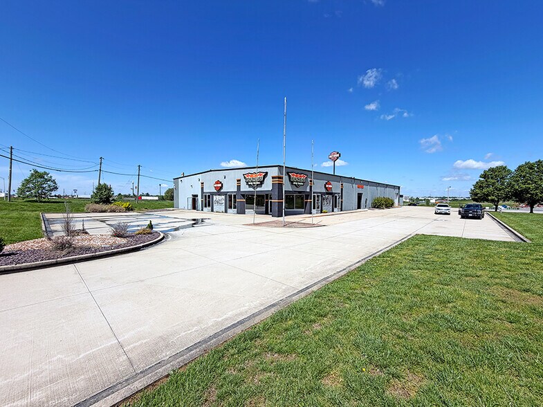More Photos Of 205 N 44th St, Mount Vernon Showroom For Lease