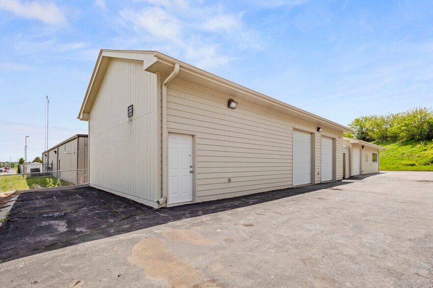 More Photos Of 1110 Applewood Dr, Papillion Warehouse For Sale