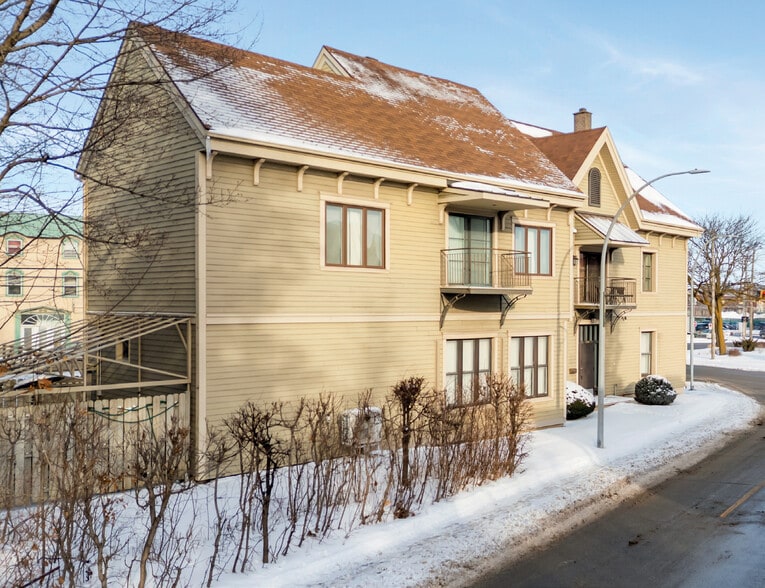 More Photos Of 1235 Rue Dessaulles, Saint-Hyacinthe Flex For Sale