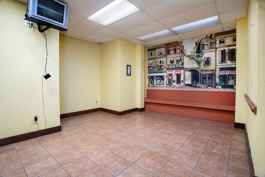 More Photos Of 9846 State Highway 31 E, Tyler Medical For Sale