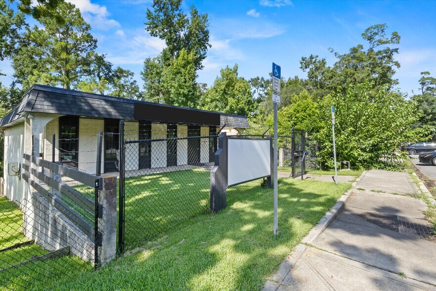 More Photos Of 1355 E Lafayette St, Tallahassee Veterinarian Kennel For Sale