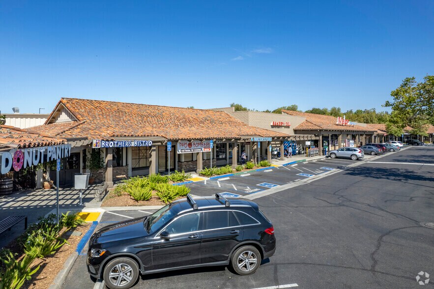 More Photos Of 701-855 S Main Ave, Fallbrook Unknown For Lease