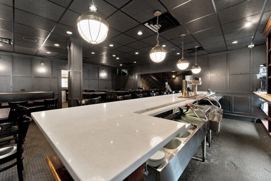 More Photos Of 135 Cooper St, Agawam Specialty For Sale