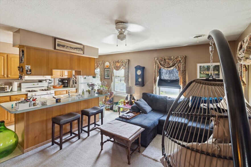 More Photos Of 28080 Waltz Rd, New Boston Restaurant For Sale