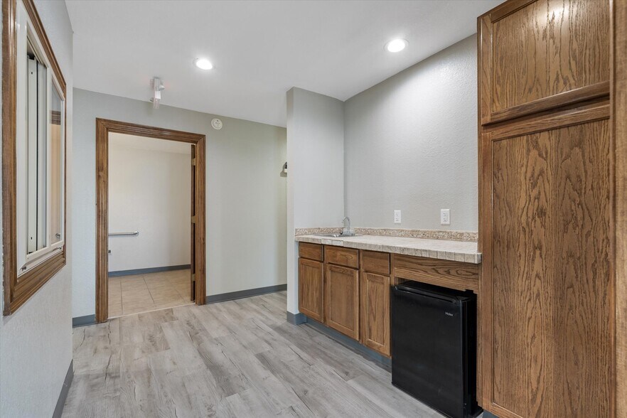 More Photos Of 2415 W Main St, Gun Barrel City Medical For Lease