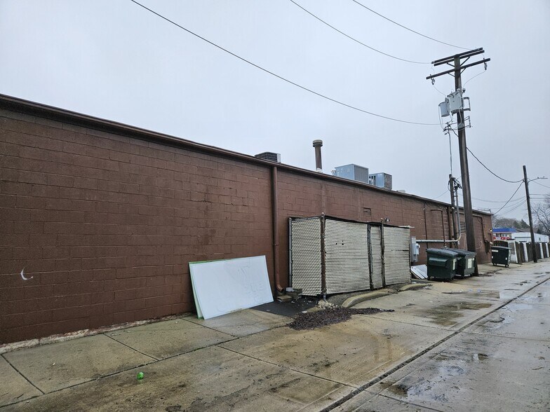 More Photos Of 6755-6759 W 79th St, Burbank Storefront For Sale