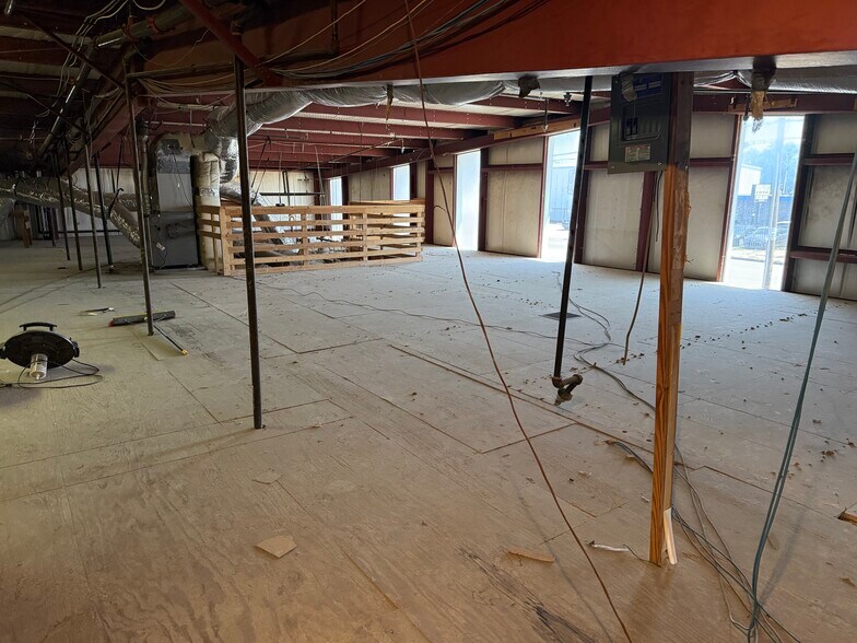 More Photos Of 10931 Dennis Rd, Dallas Industrial For Sale