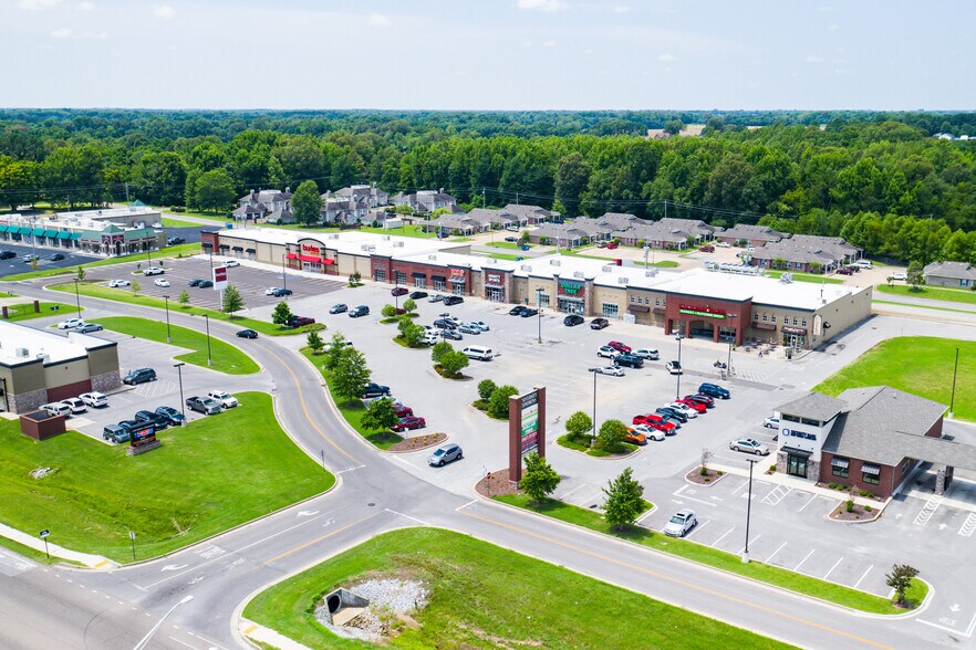 More Photos Of 129-145 Commons Dr, Martin Supermarket For Lease