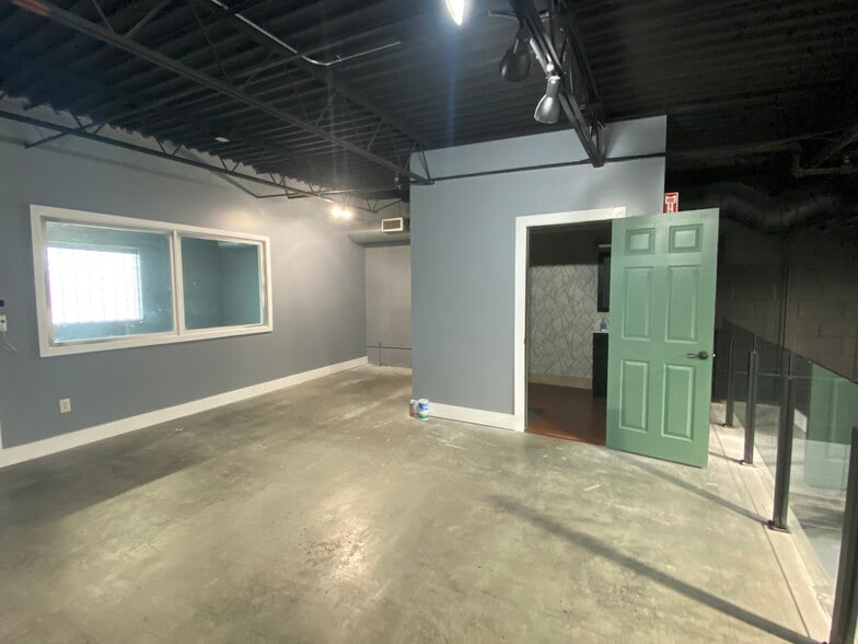 More Photos Of 1422 Woodmont Ln NW, Atlanta Showroom For Sale