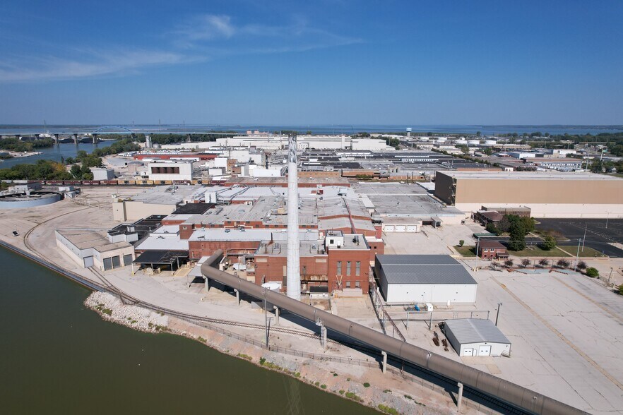 More Photos Of 500 Day St, Green Bay Manufacturing For Sale