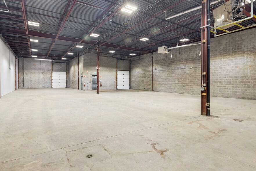 More Photos Of 1117-1141 Newmarket St, Ottawa Distribution For Lease