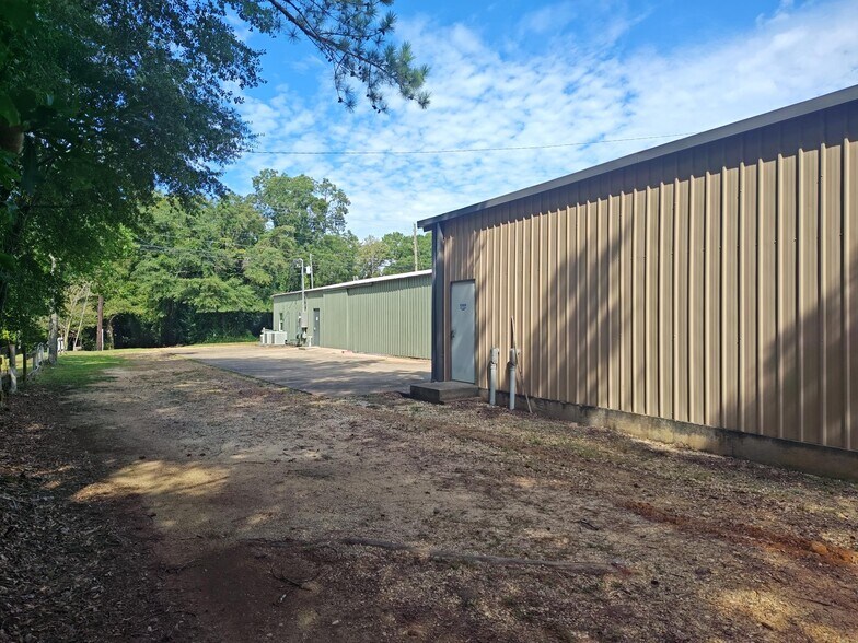 More Photos Of 506 N Conecuh St, Greenville Warehouse For Lease