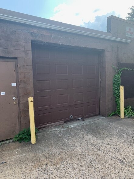 More Photos Of 483 Belmont Ave, Springfield Freestanding For Lease